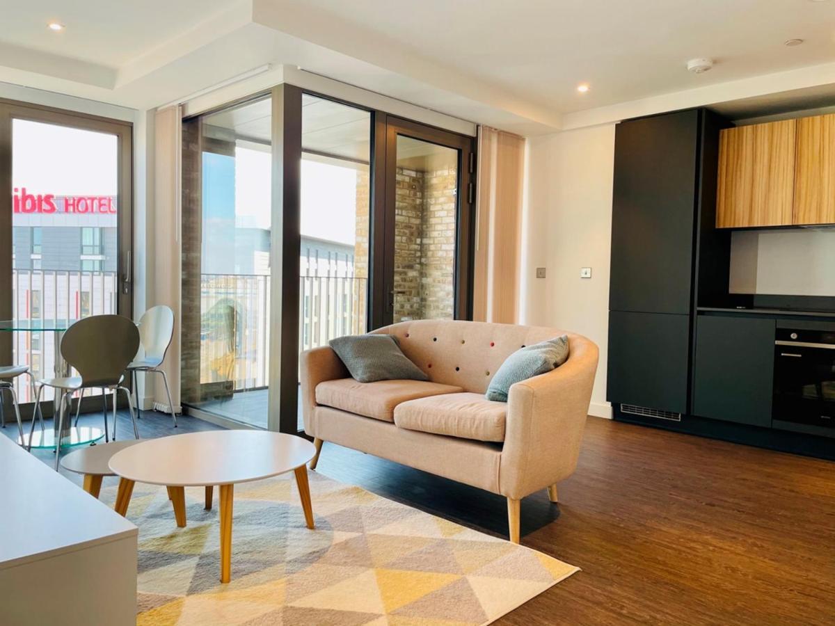 Royal Wharf Apartments Лондон Екстер'єр фото